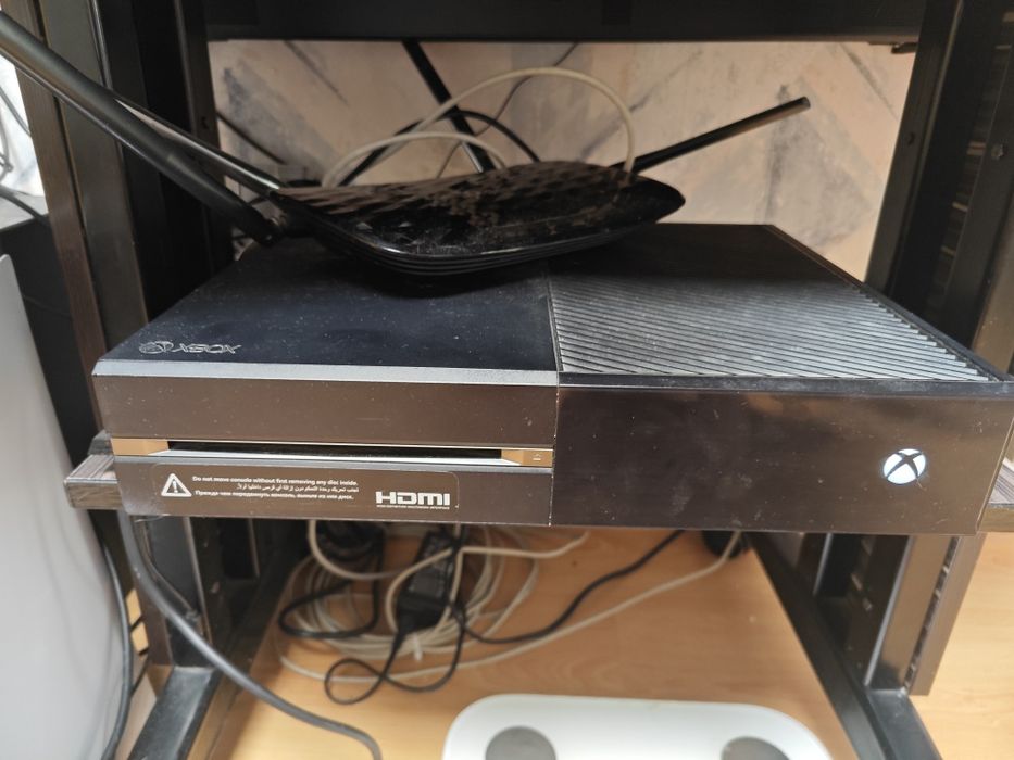 Продам Xbox One 1Tb