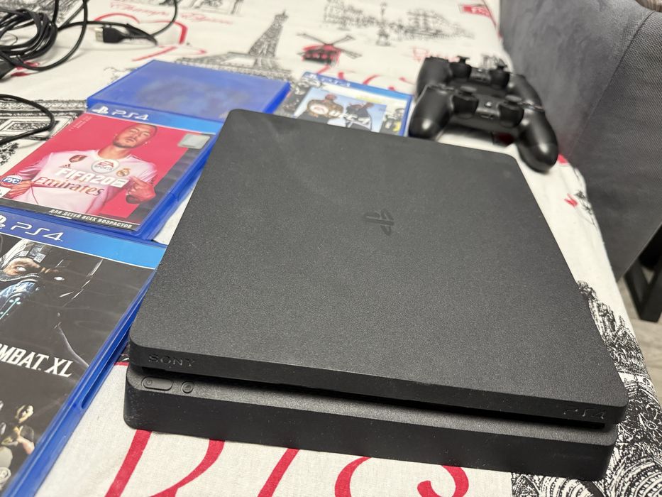 Срочно! Продам PS4 pro 1TB, в отличном состоянии.
