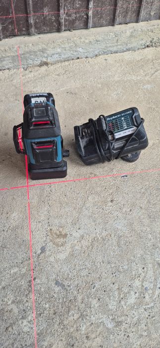 Nivela laser cu linii Makita SK700D
