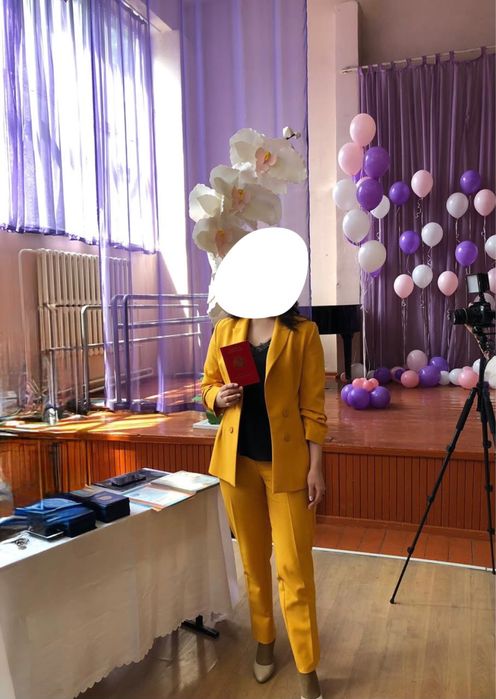 Продам женский костюм