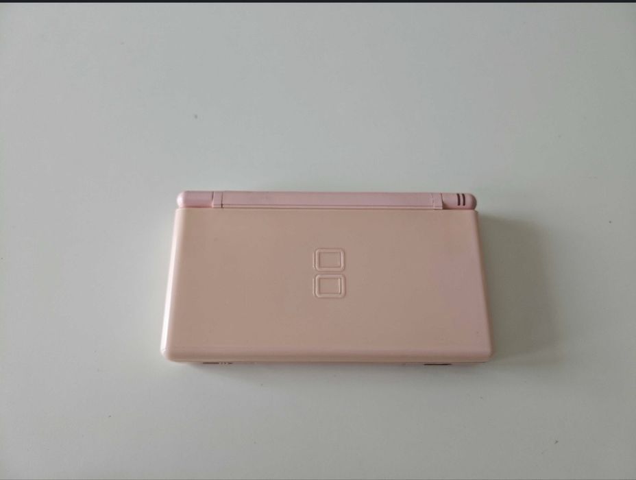Nintendo DS lite + R4 card + SD card