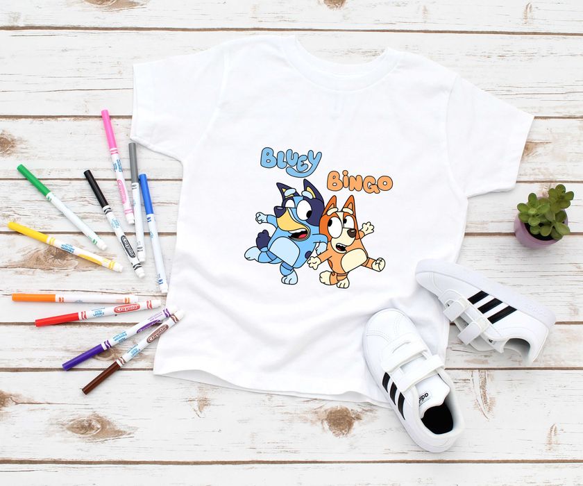 Тениски с различни щампи на Bluey