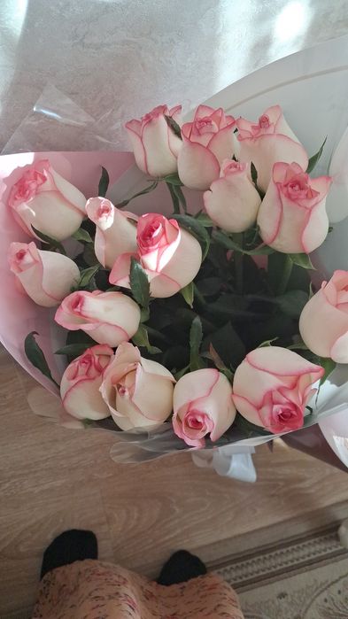 Розы огромные  разного цвета
