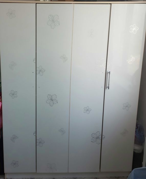 Напольный шкаф для одежды