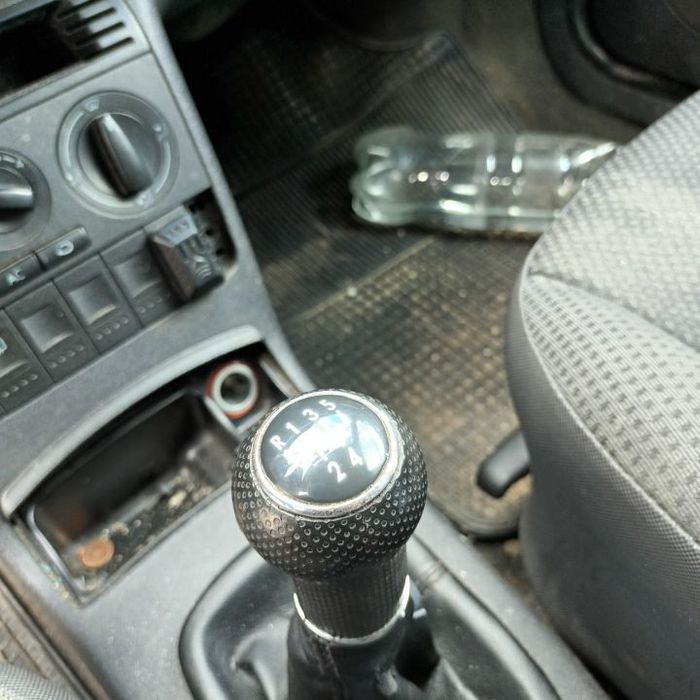 Dezmembrari  VW POLO (6N2)  1999  > 2001 1.4 Benzina