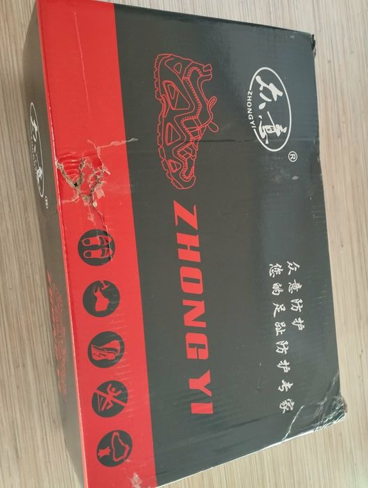 Нови работни обувки с бомбе