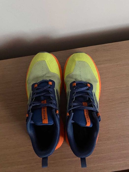 adidasi alergare montana/trail brooks cascadia 17