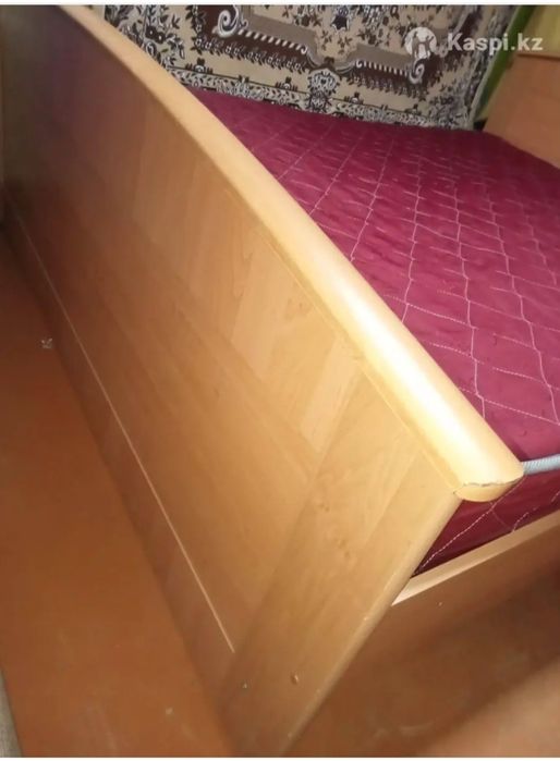 Продам двуспальную кровать