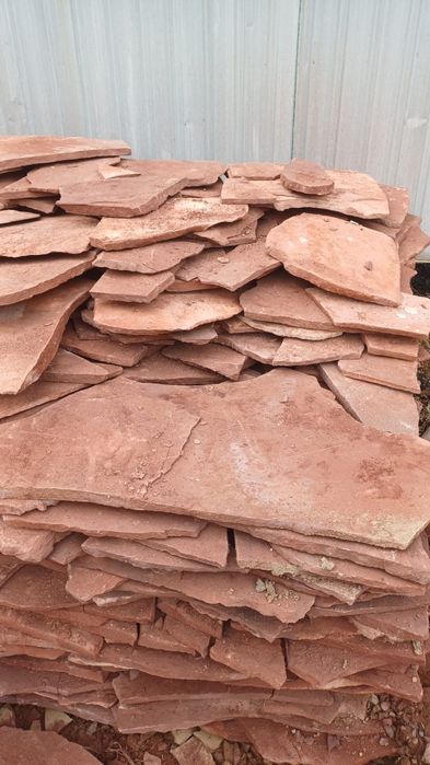 Дикий камень красный