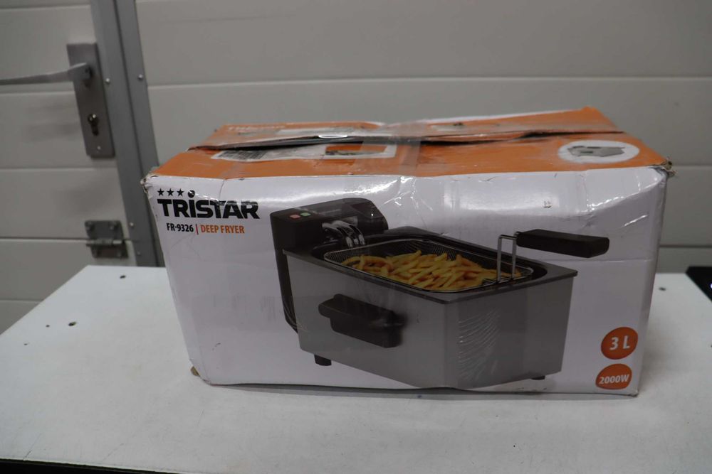 Фритюрник Tristar FR-9326 от неръждаема стомана, вместимост 3 л, регулируема температура до 190°C, студена зона, части, подходящи за съдомиялна машина