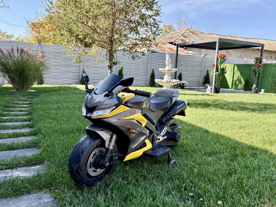 Motocicleta electrica baietii