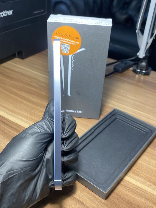 Samsung Galaxy s25 plus • 256 GB • Icy Blue