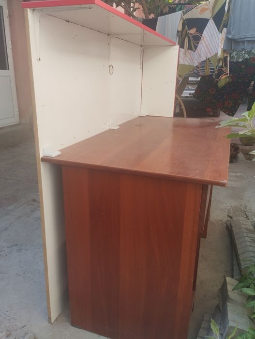 Компьютер стол срочно сотилади