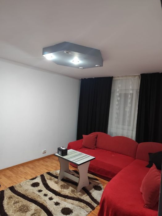 Vind apartament cu 2 camere semidecomandat