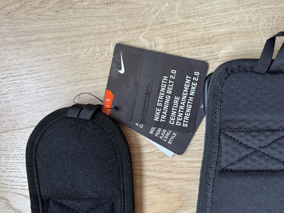 Nike черни колани за силови тренировки Nike Strength Training Belt 2.0