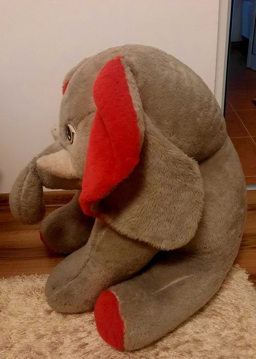 Продавам детски плюшен слон