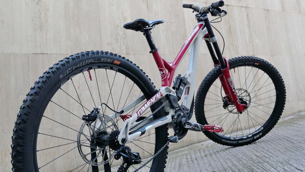 Commencal Supreme DH 29 Team – състезателен Downhill