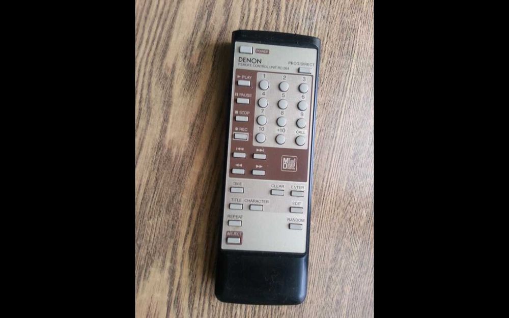 Продавам дистанционно за уредба Denon