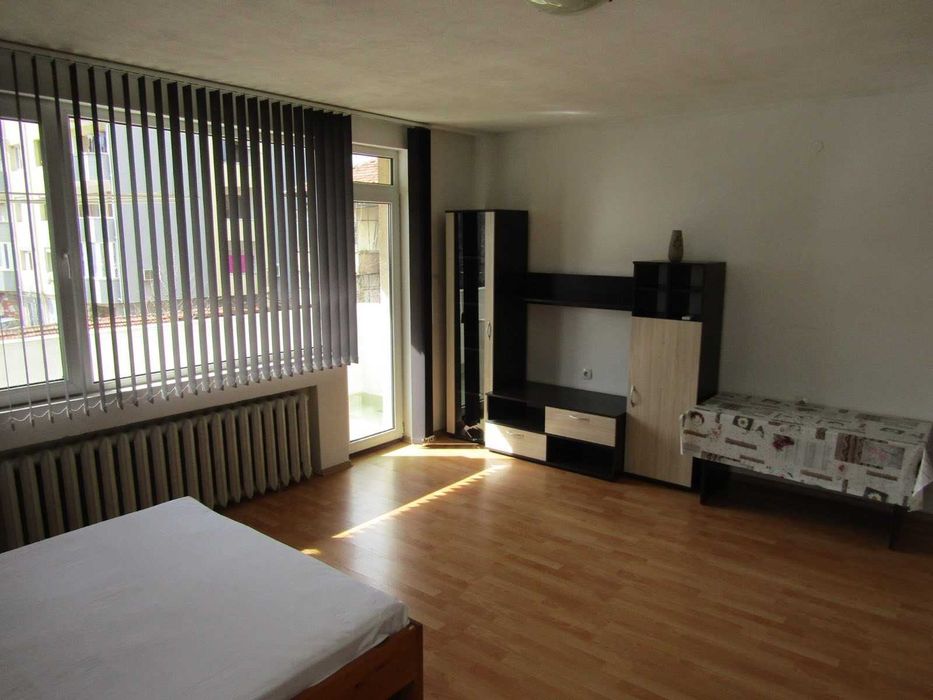 Дава се под наем Двустаен апартамент в Благоевград, Широк център - 55 кв.м за 255 € - Снимка #2