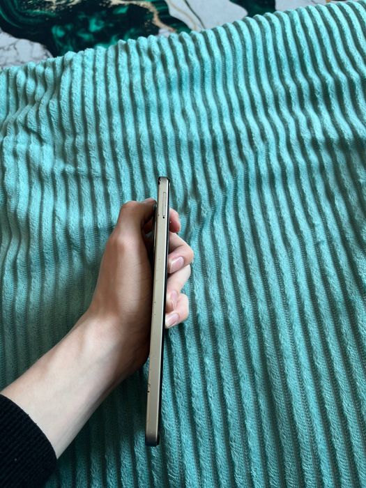 Продам телефон поко с75