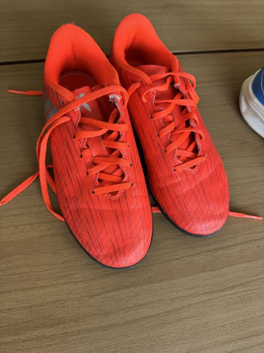 Футболни обувки adidas