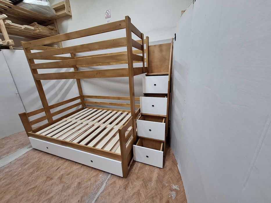 TRANSPORT GRATUIT.Pat etajat cu 3 locuri. Cod 3532