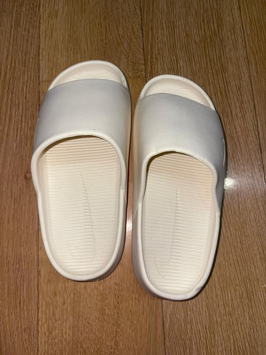 Papuci Nike 36-37 Noi Bej Crem Albi
