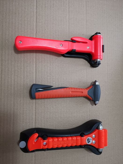 Ciocan pentru spart geamul în caz de urgenta