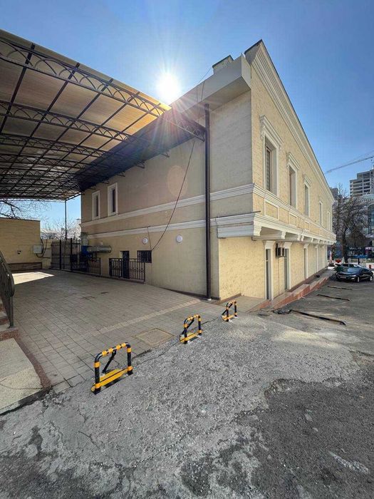 Продается здание 
Шайхантахурский район
Ориентир: Улица Навои