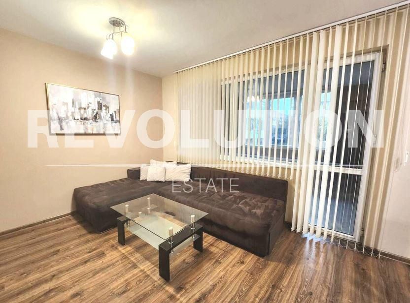 Дава се под наем Двустаен апартамент в Варна, Център - 65 кв.м за 498.27 € - Снимка #1