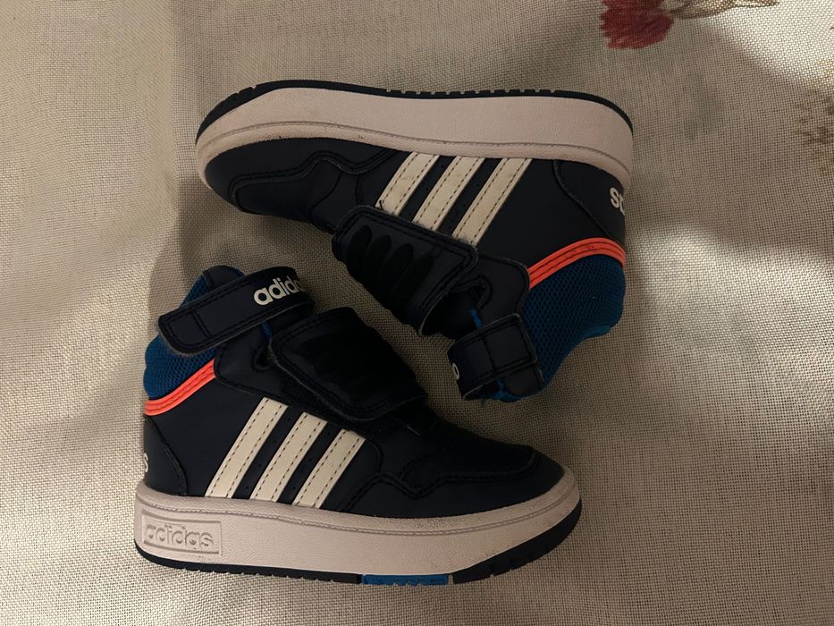 Лот детски дрехи за момченце (размери 92, 98, 104) + Маратонки Adidas (№25)