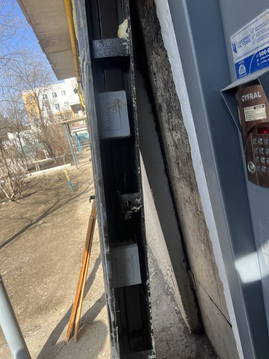 Дверь Металический