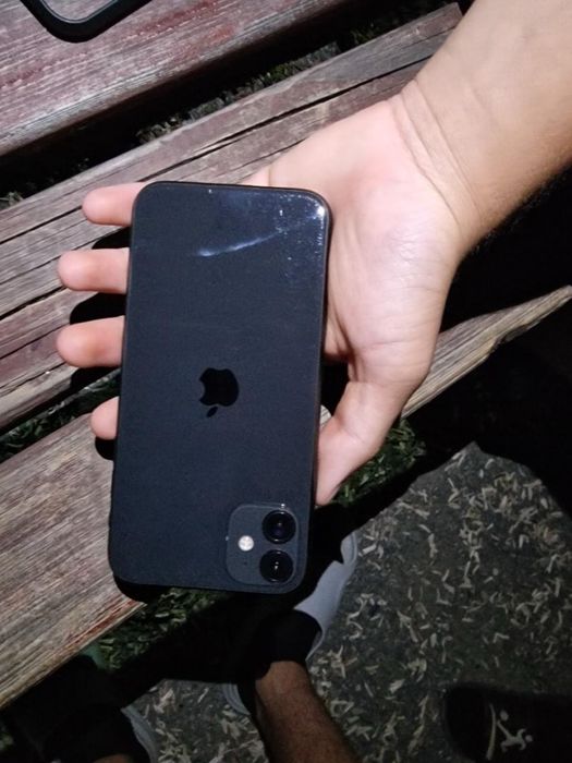 Iphone 11 vand sau schimb