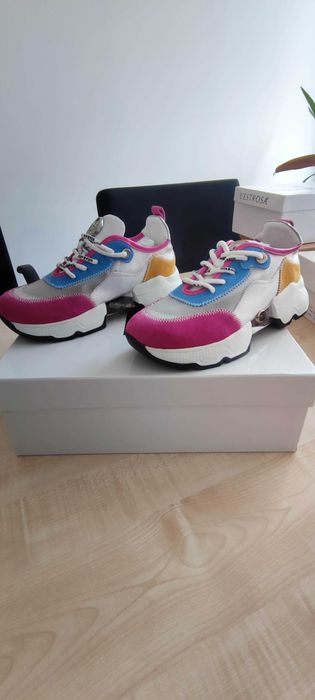 Италиански обувки велур Lestrosa 36 номер, нови