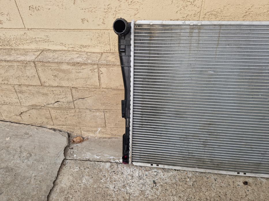 Радиатор охлаждения BMW e83 N52