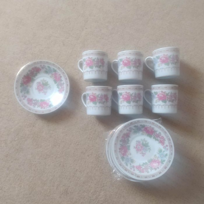 продается сервиз кофейный на 6