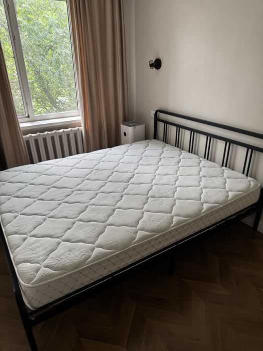 Продам кровать с матрасом