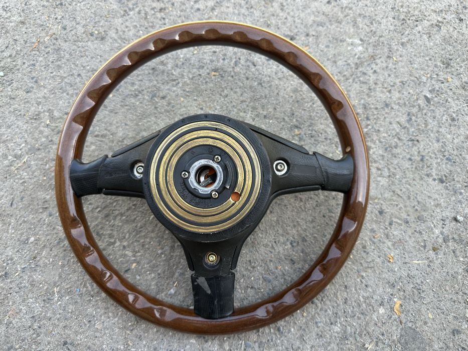 Деревянный руль на БМВ Е32 Е34 Е36 Е38 Е39