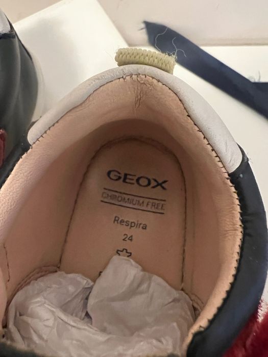 Якета и детски обувки