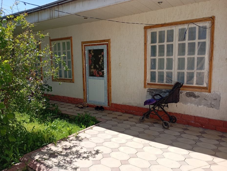 Ҳовли уй сотилади