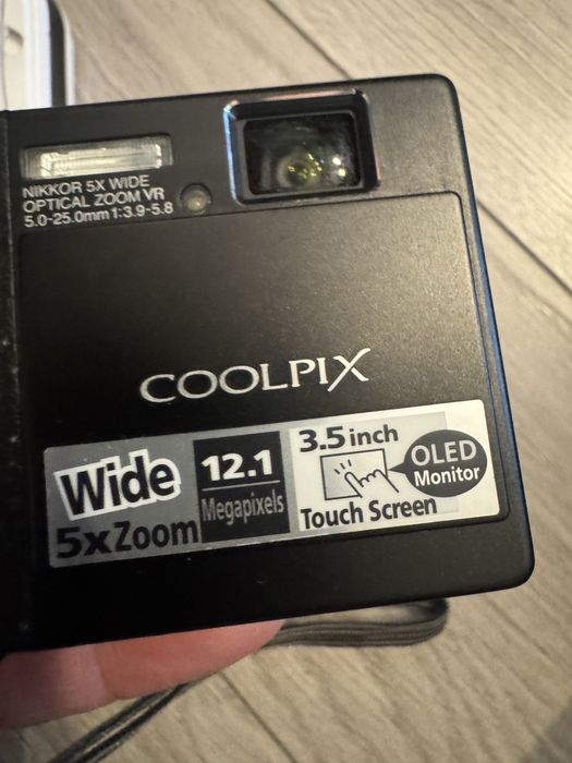 Nikon coolpix S70 touchscreen cu data si ora