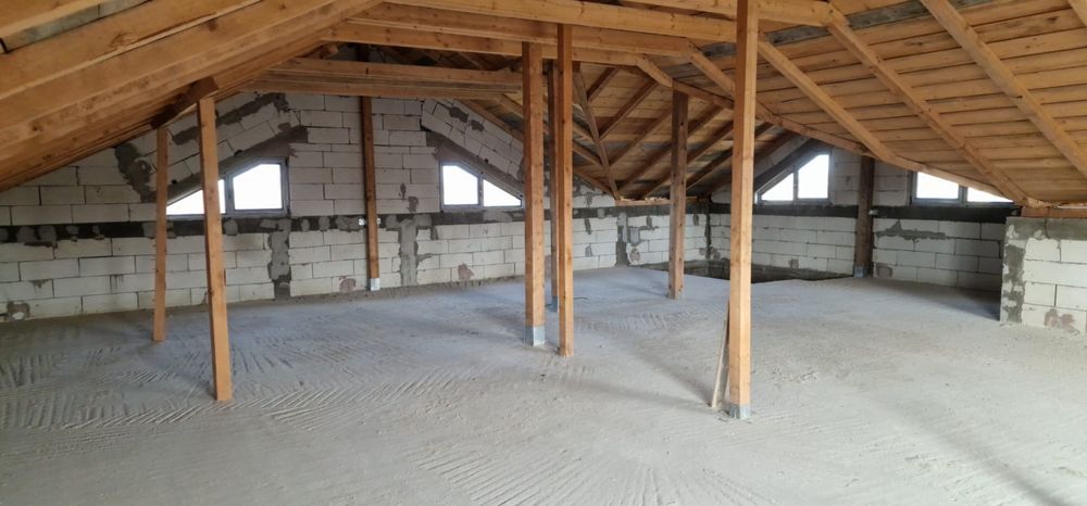 Vilă spațioasă 300 mp la șosea - vedere la brațul Borcea