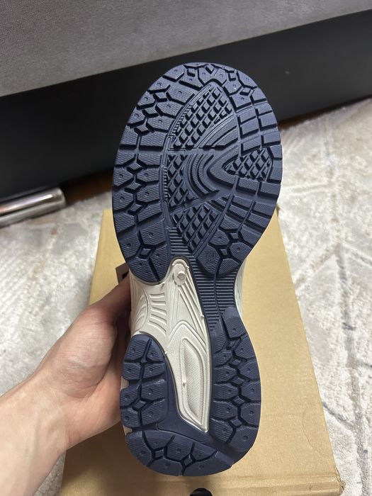 Продам новые кроссовки