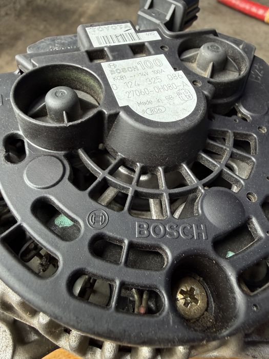 Генератор на Toyota (Camry ) 100A Bosch