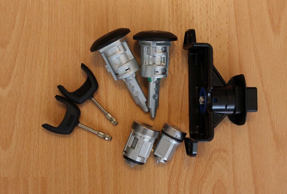 Set butuci yale Ford Transit 2006 - 2013 contact usi capota rezervor