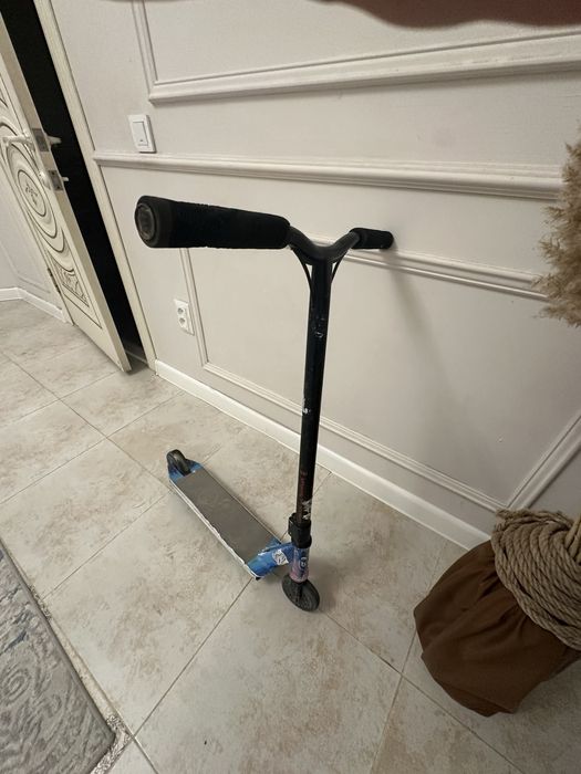 Срочно продаб самокат руль в подарок