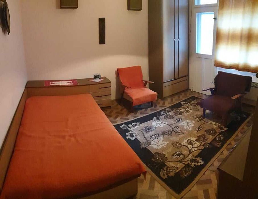 Дава се под наем Двустаен апартамент в Бургас, Възраждане - 75 кв.м за 200 € - Снимка #1