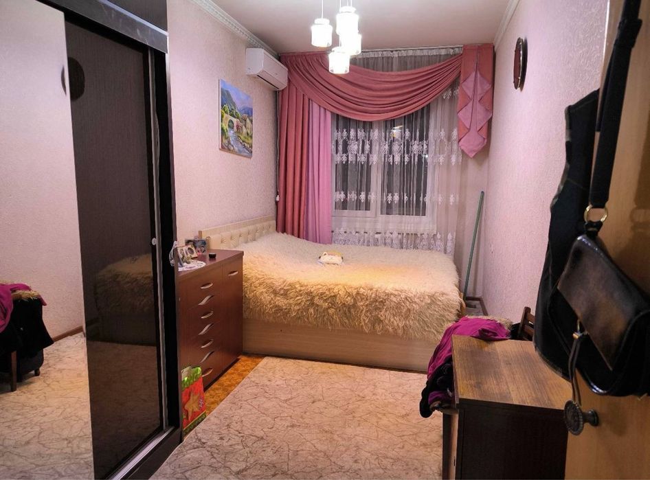 Квартира 2/2/5 50м2 Буюк Ипак Йули, Максим Горький, Художники