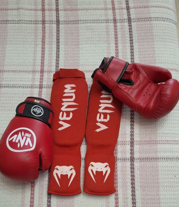 Продаюется перчатки и защитка