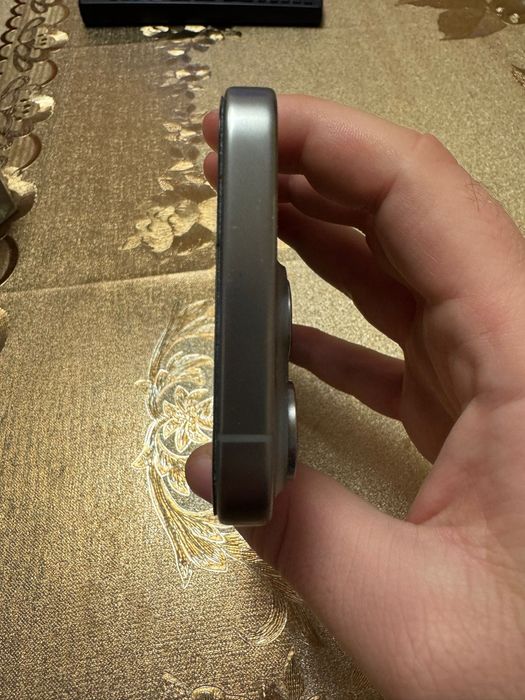 Vand Iphone 15 pro ca nou